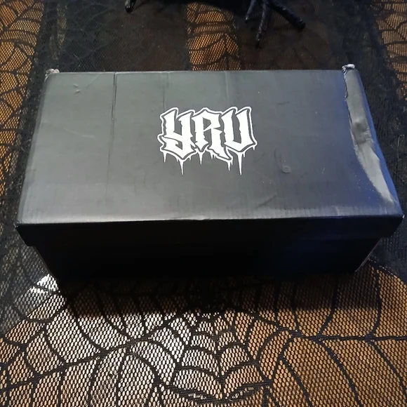 YRU Chill Bat Sneakers baby pink size 8 and 9 - Picture 4 of 4